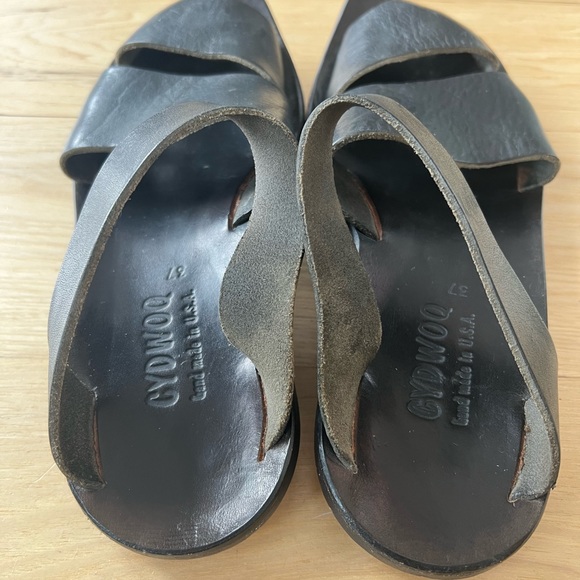 Cydwoq Sandals - Picture 3 of 5